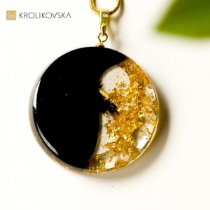 Biżuteria damska nowoczesna.