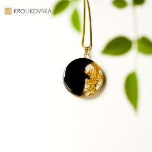 Biżuteria damska nowoczesna.