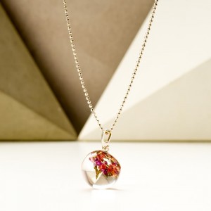 Naszyjnik srebrny, kwiaty wrzosu w naszyjniku