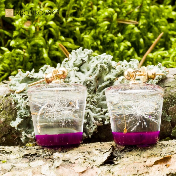 Fioletowe kolczyki nowoczesna biżuteria.