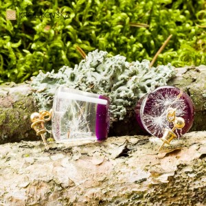 Fioletowe kolczyki nowoczesna biżuteria.