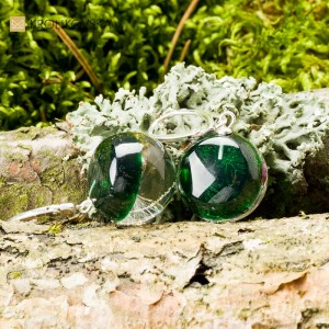 Nowoczesna biżuteria z prawdziwymi kwiatami.