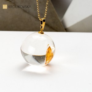 Naszyjnik prezent z cyrkonią.