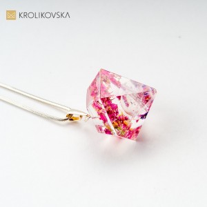 Naszyjnik kwiaty w diamencie.