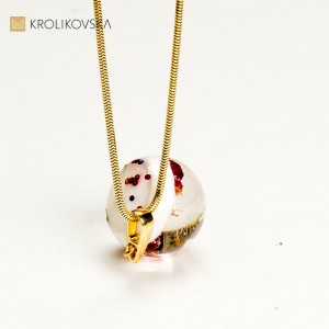 Biżuteria z naturalnymi kwiatami.