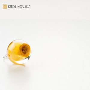 Pierścionek prezent dla dziewczyny z różą.