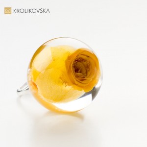 Pierścionek prezent dla dziewczyny z różą.