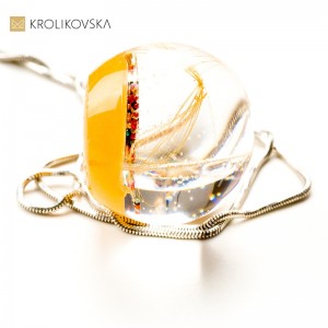 Biżuteria dmuchawce w żywicy.