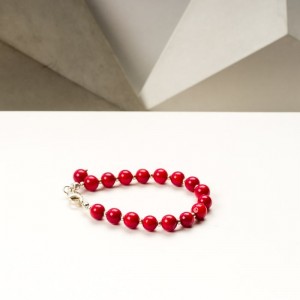 Biżuteria do czerwonej sukienki.