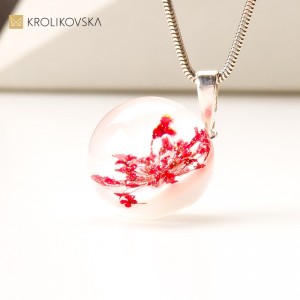 Prezent dla szefowej na pożegnanie kwiat w kuli.