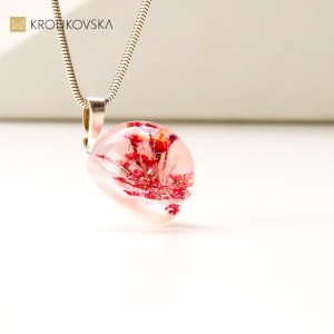 Prezent dla szefowej na pożegnanie kwiat w kuli.