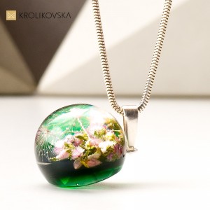 Biżuteria damska na prezent w kwiatowej odsłonie.