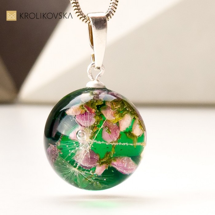 Biżuteria damska na prezent w kwiatowej odsłonie.