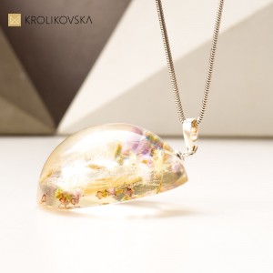 Biżuteria damska z kwiatami na prezent.