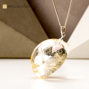 Naszyjnik prezent dmuchawiec w półkuli.