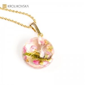 Biżuteria damska minimalistyczna kolorowa z kwiatami wrzosu.