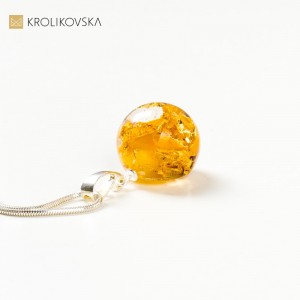 Biżuteria damska do sukienki żółtej.