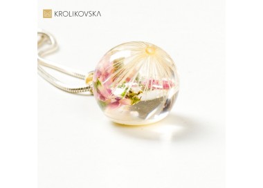 Biżuteria damska do sukienki białej.