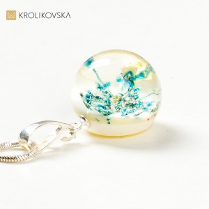 Delikatna biżuteria damska naszyjnik w prezencie.