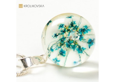 Delikatna biżuteria damska naszyjnik w prezencie.