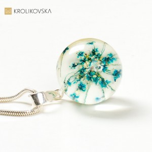 Delikatna biżuteria damska naszyjnik w prezencie.