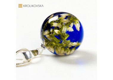 Biały wrzos w naszyjniku biżuteria damska.