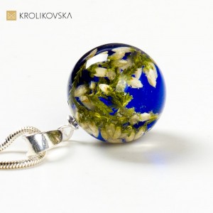 Biały wrzos w naszyjniku biżuteria damska.