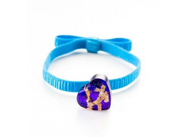 Niebieska bransoletka na gumce z fioletowym serduszkiem i złotymi płatkami 1