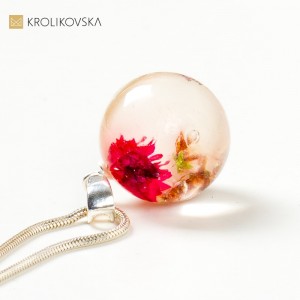 Biżuteria damska na prezent naszyjnik z różowym kwiatem.