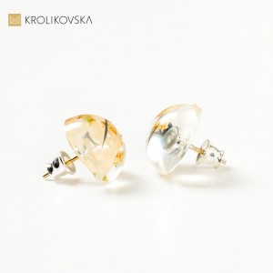 Biżuteria damska na prezent kolczyki z białymi kwiatami.