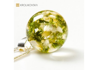Biżuteria damska artystyczna. elegancki naszyjnika białym wrzosem.