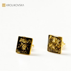 Biżuteria damska artystyczna, kwadratowe wkrętki złocone.