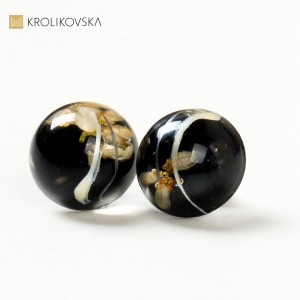 Biżuteria damska artystyczna, kwiaty w kolczykach.