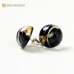 Biżuteria damska artystyczna, kwiaty w kolczykach.