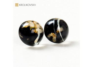 Biżuteria damska artystyczna, kwiaty w kolczykach.