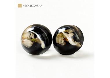 Oryginalna biżuteria damska z kwiatami.