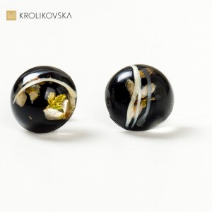 Srebrna biżuteria damska, czarne wkrętki.