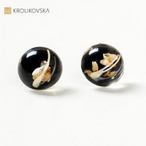 Srebrna biżuteria damska, czarne wkrętki.