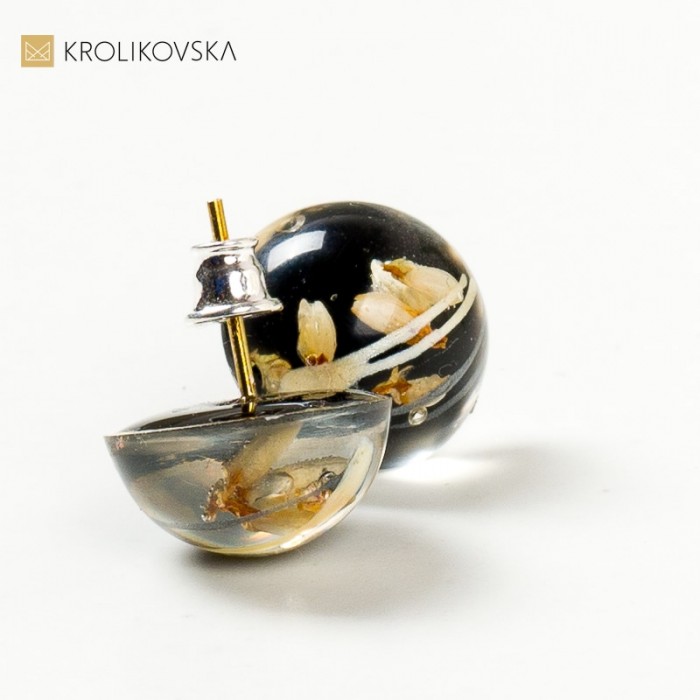 Srebrna biżuteria damska, czarne wkrętki.