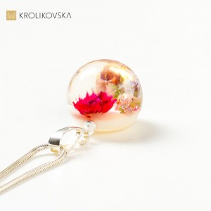 Biżuteria damska artystyczna, elegancki naszyjnik z kwiatem.