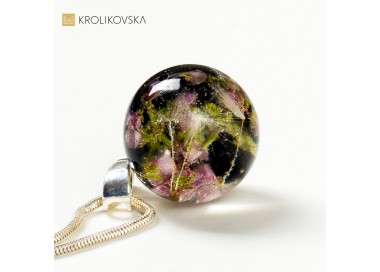 Piękna roślinna biżuteria artystyczna.