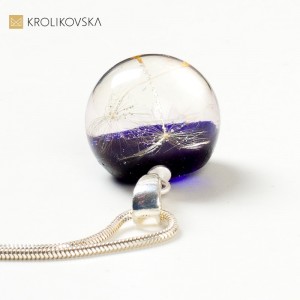 Piękna filetowa biżuteria artystyczna.