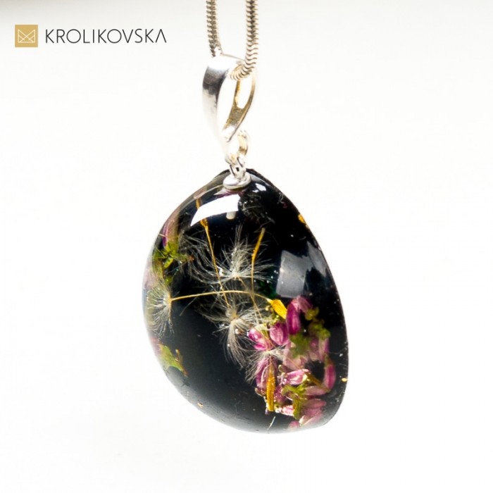 Biżuteria artystyczna rękodzieło z kwiatami.