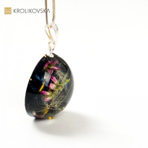 Boska biżuteria z kwiatami.