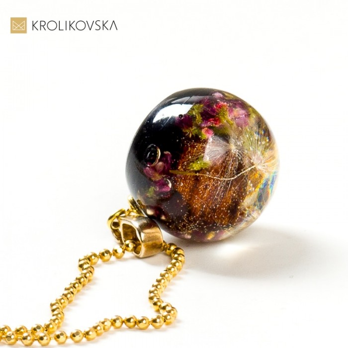 Biżuteria damska prezentem ponadczasowym.