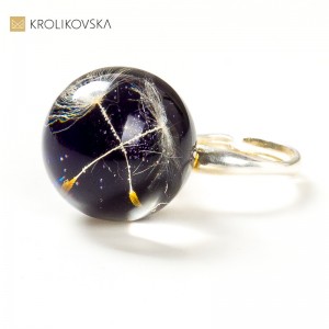 Biżuteria z suszonymi kwiatami.