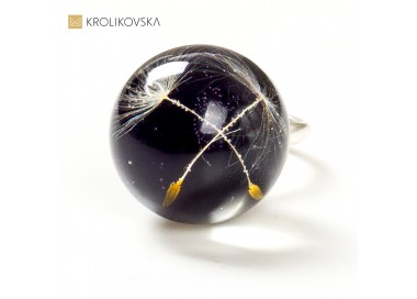 Biżuteria z suszonymi kwiatami.