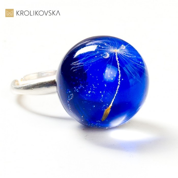 Biżuteria Artystyczna: Unikalny Pierścionek z Wzorami Roślinnymi.