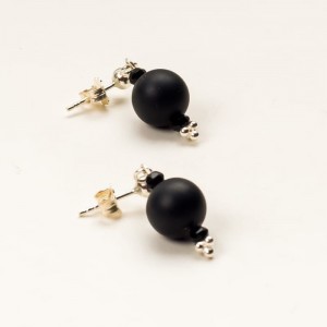 Kolczyki w prezencie, czarny onyks i srebro.