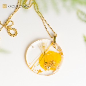 Naszyjniki na Topie: Odkryj Trendy Biżuterii Artystycznej.